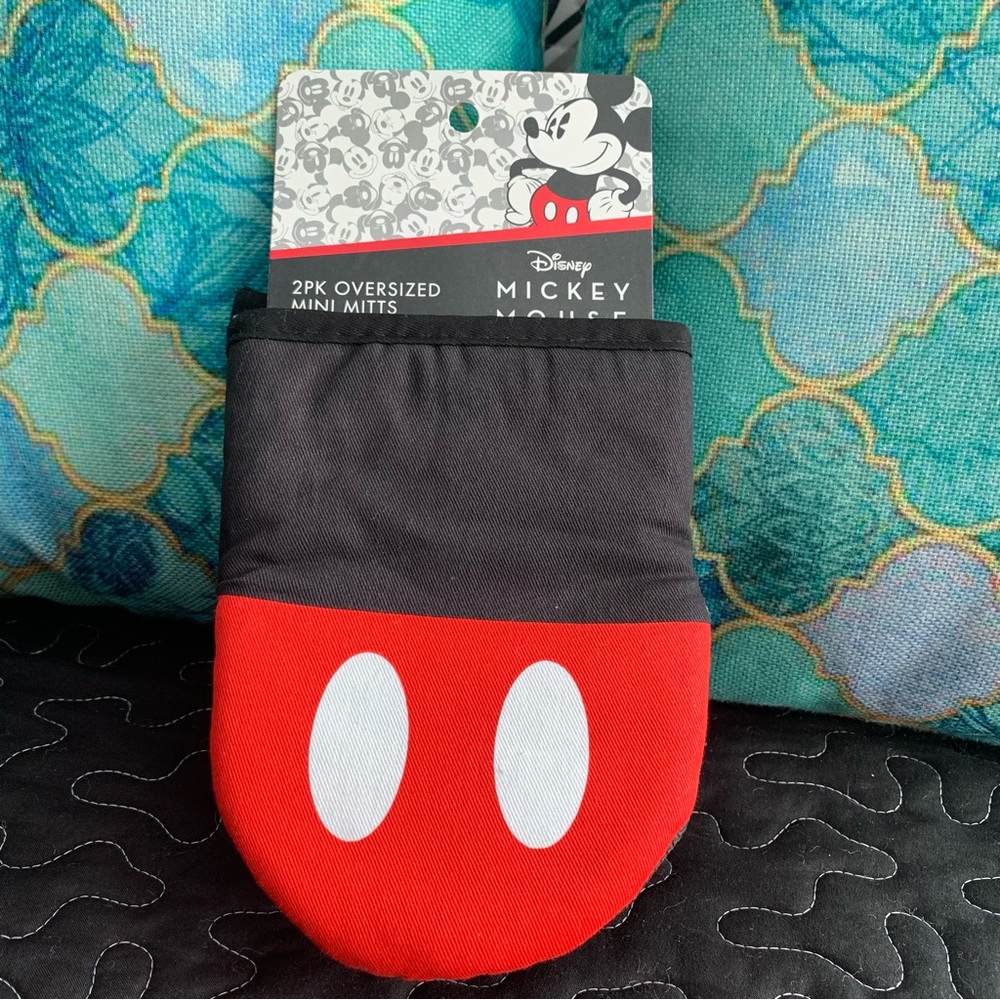 Disney Mickey Mouse Oven Mitts NEW